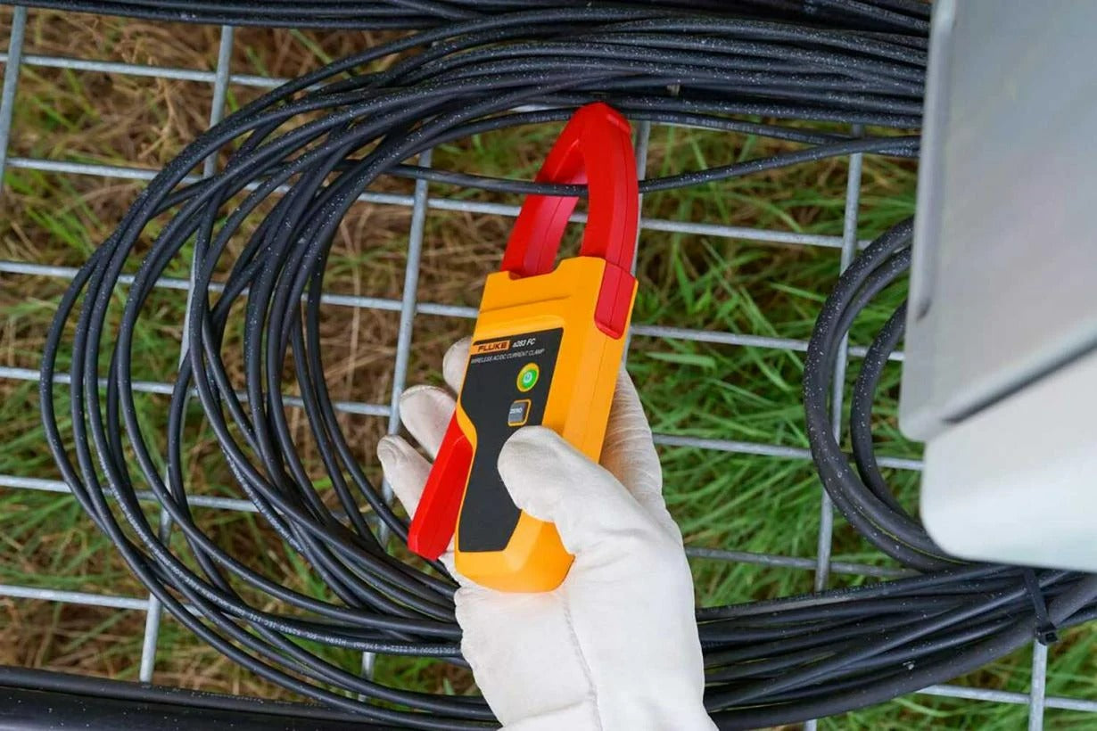Fluke a283 FC True-RMS CAT III 1500V Wireless Current Clamp