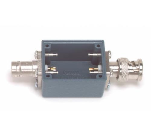 Fluke Pomona 3752 Shielded Box, Miniature (1.50" X 1.13" X .88") With BNC (M & F) Blue Enamel, With Cover (item no. 1632346)